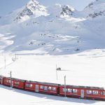חורף באלפים האיטלקיים עם רכבת אדומה – כולל עצירות שאסור לפספס!