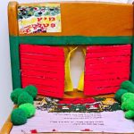 “לשבת. לקום. ילדים מעצבים כסאות לילדים”