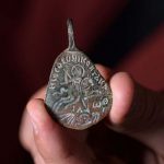 בלי עין הרע: קמיע עתיק להגנה מפני שדים, נמסר לרשות העתיקות