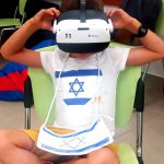 מרכיבים משקפי תלת-ממד ונכנסים לעולם של מציאות וירטואלית