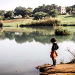 טיול במגפיים, בגן לאומי ירקון: תמונה חורפית בין תל עתיק לנחל שופע