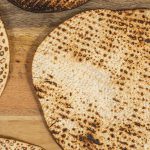 אפיית מצות כשרות לפסח וסיורים מודרכים באתרי מורשת, ללא תשלום!