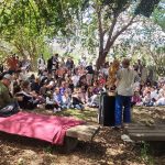 המשפחות בחרו לטייל בטבע ולהתחבר לשורשים