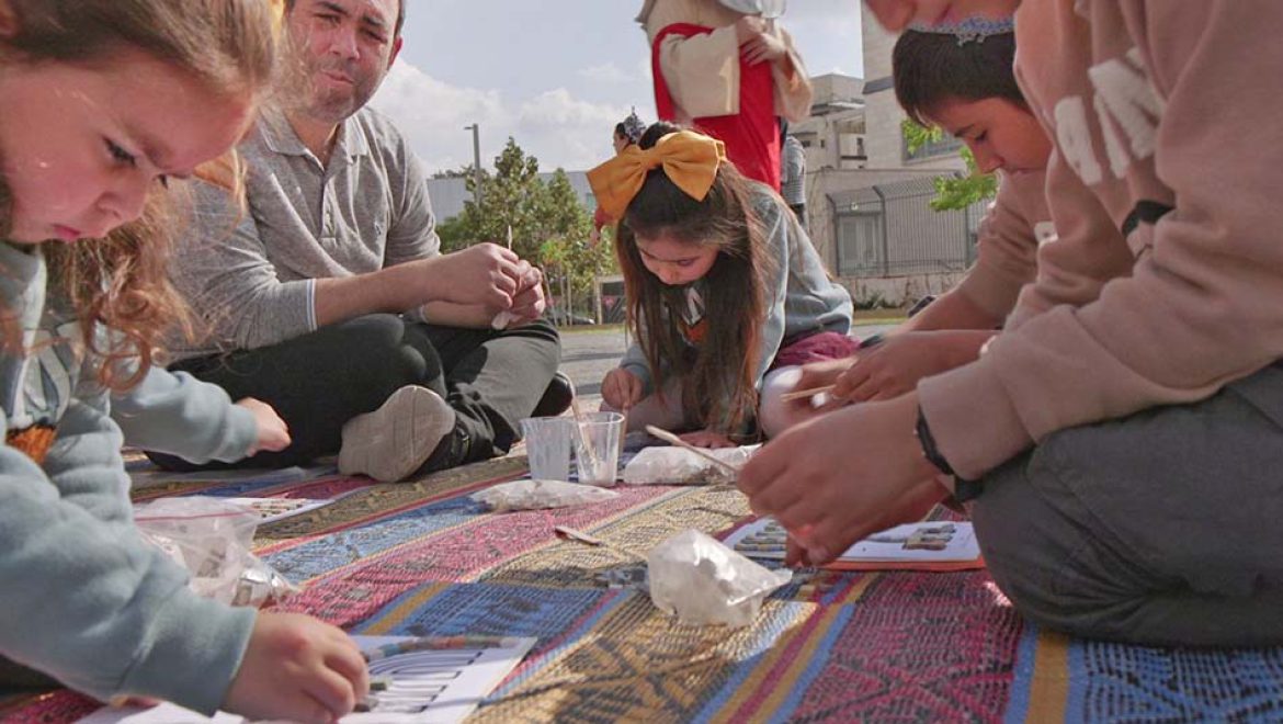 בחג החנוכה הזה נוגעים בעבר: רשות העתיקות בפעילויות למשפחות