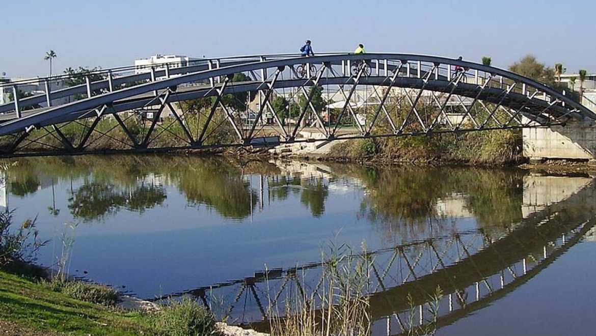 טיול משפחתי אל פינות נסתרות ונשכחות לאורך הירקון