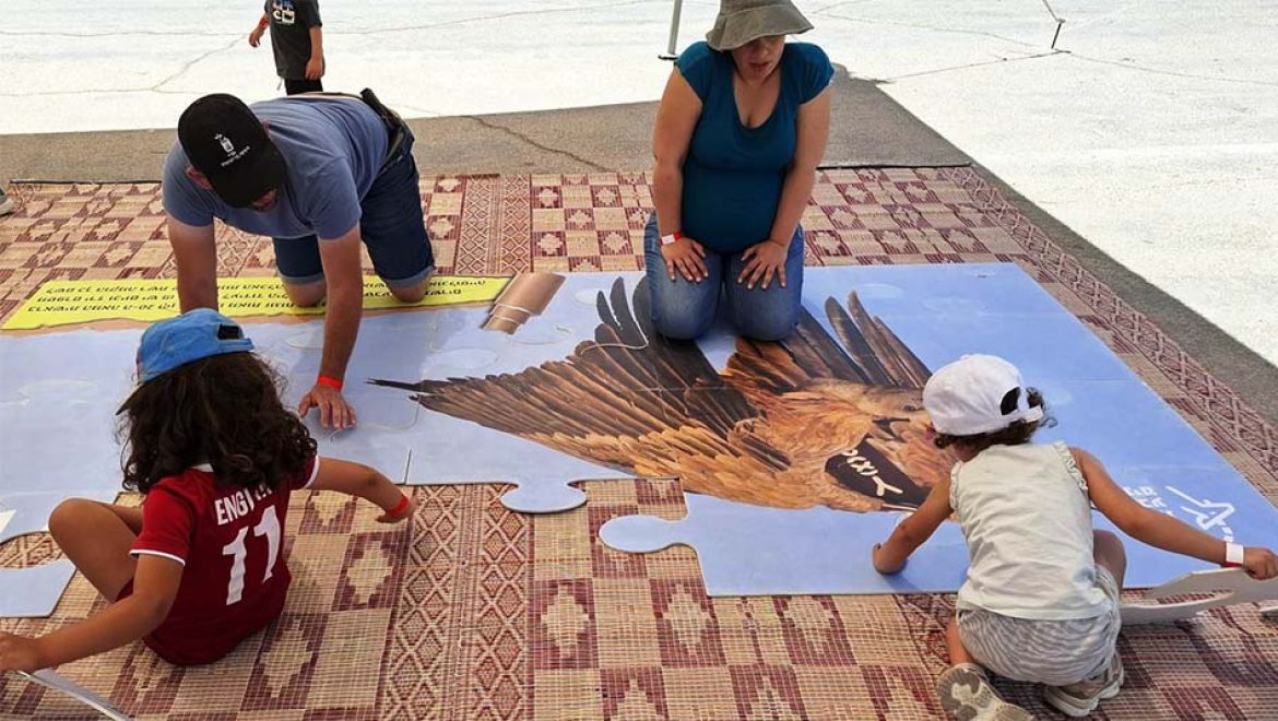 רבבות מטיילים בגנים הלאומיים גן השלושה, מעיין חרוד, קיסריה ועוד