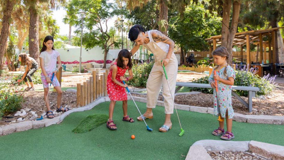 “מיני גולף הרצליה” שופץ ועוצב מחדש ומציע חוויית בילוי מהנה למשפחות
