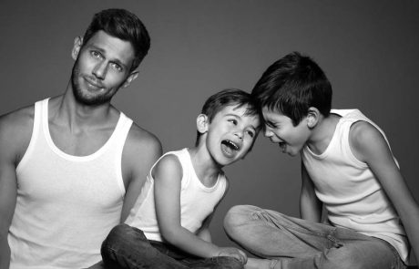 “אבות ובנים”: תערוכת חוצות גן המוזיאון