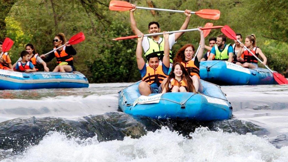 שטים ללא הפסקה בקייקי כפר בלום ולנים בוילג’ בלום
