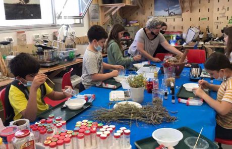 “מו”פ הילדים התכווצו”: יום המדע בערבה התיכונה