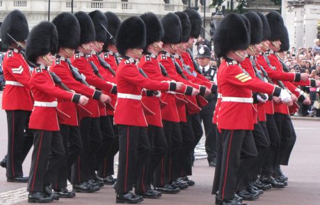 השומרים ששומרים על המלכה ועד אטרקציות לילדים בלונדון