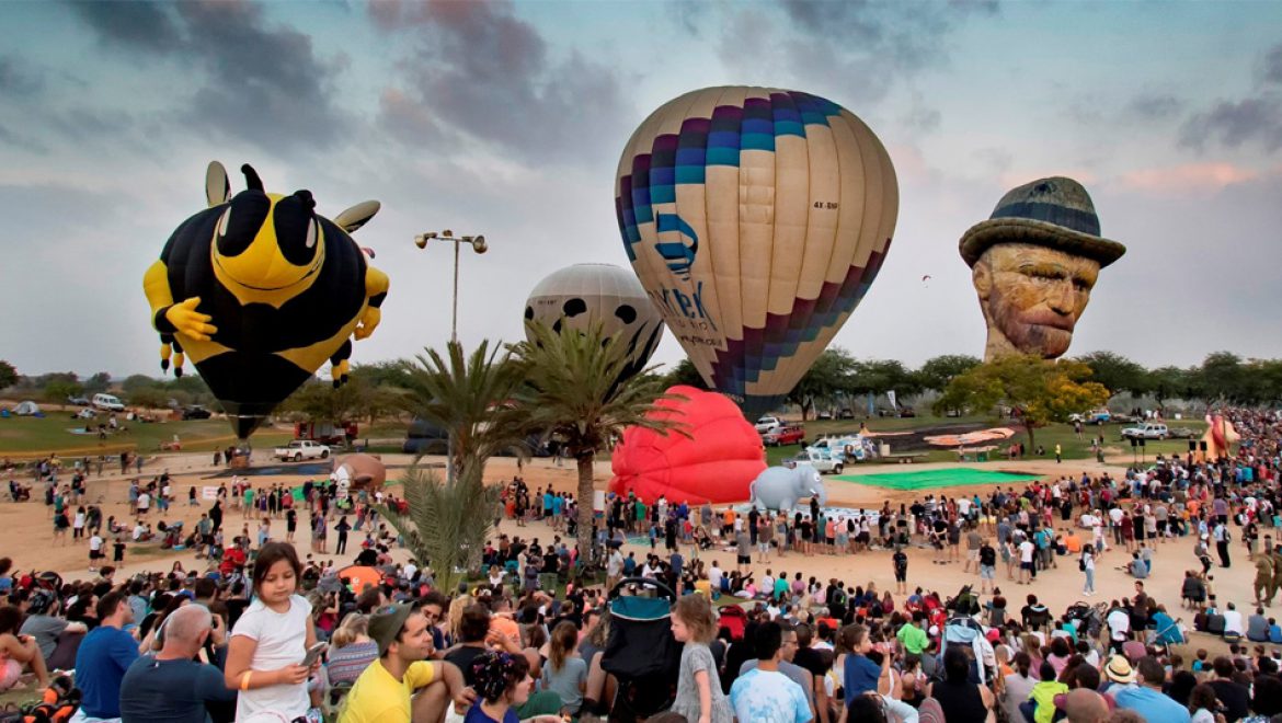 משפחות מתעופפות ל’פסטיבל כדורים פורחים בינלאומי’ בצפון הנגב