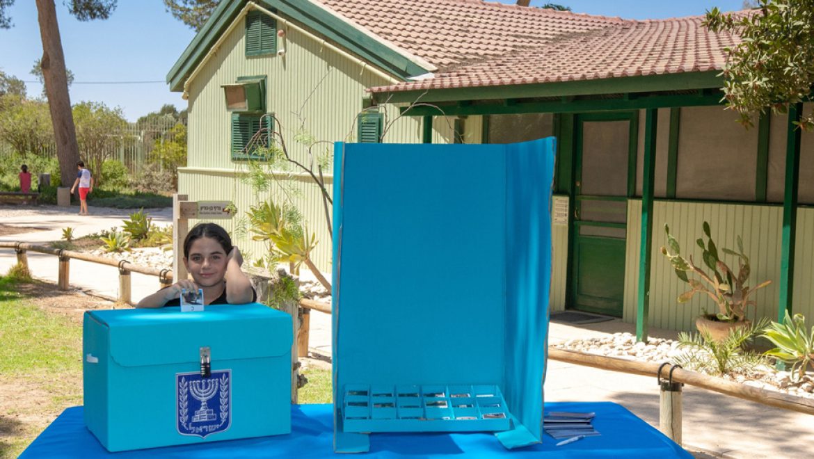 הצביעו בן-גוריון ביום הבחירות בצריף בן גוריון