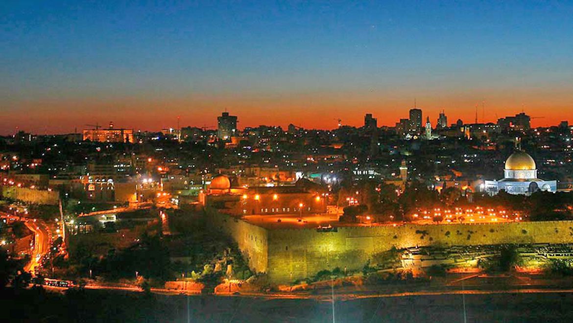 טיולי חמישי מודרכים ברחבי הארץ, במהלך אוגוסט, בעלות סמלית