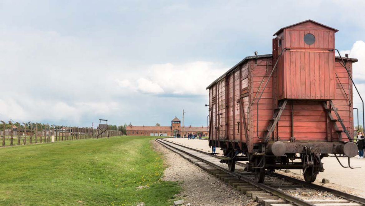 אנטישמיות.com: תערוכה של בני נוער בחולון, לכבוד יום השואה והגבורה