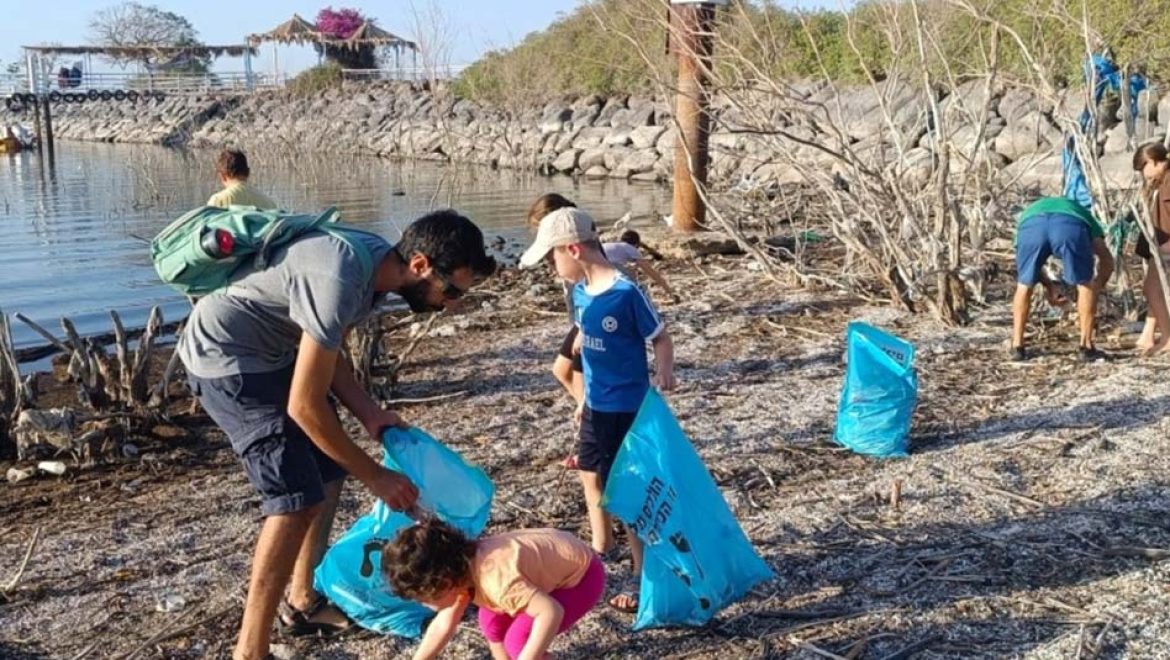 גם בכינרת חוףשיים מפלסטיק