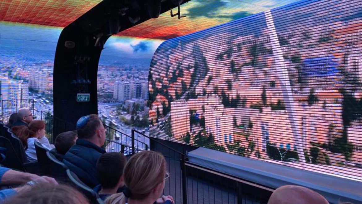 מעלית הזמן – חוויה משפחתית של מסע אחר