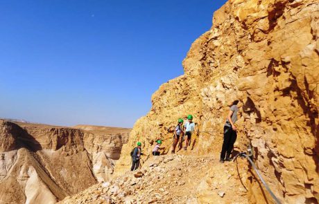 “אתגר מצדה”: פעילות משפחתית בגן לאומי מצדה