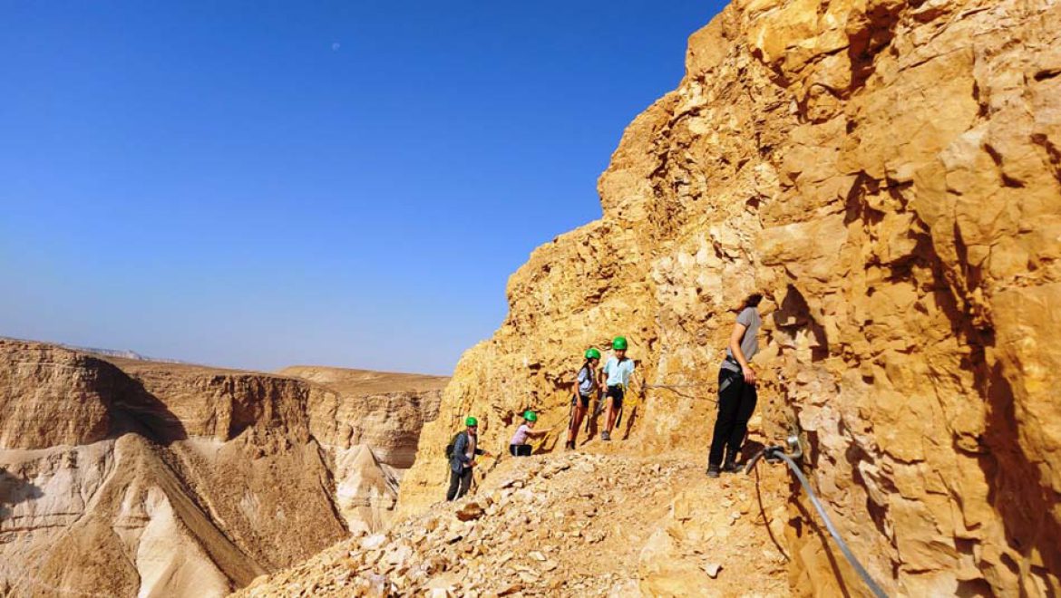 “אתגר מצדה”: פעילות משפחתית בגן לאומי מצדה