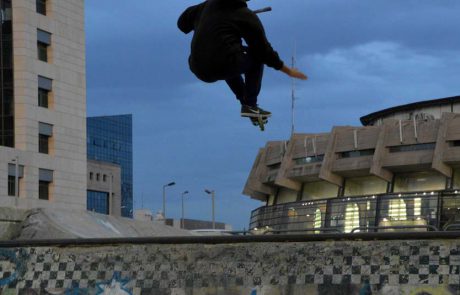 עשרות צילומים שהם ביטוי אישי של צלמים צעירים