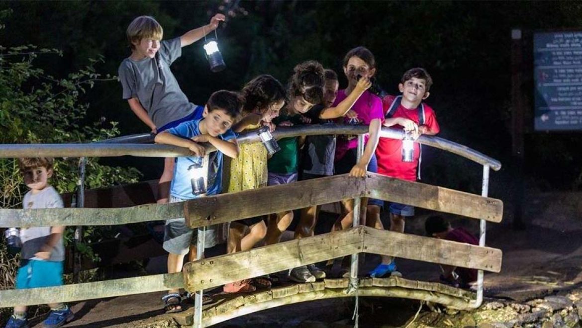 מטיילים בגולן: המשפחות מבלות בשעות הנעימות של הקיץ