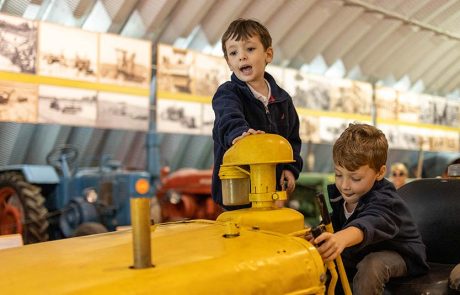 המשפחות מוזמנות לחגיגת הטרקטורים של סבא רן