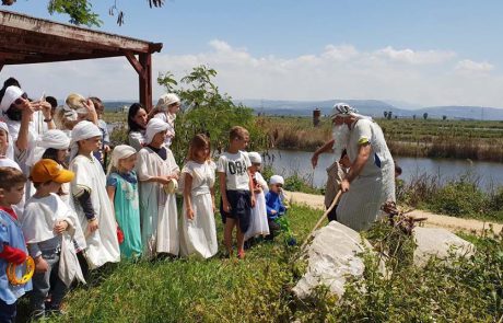 משחזרים את יציאת מצרים בכפר מסריק, בגליל