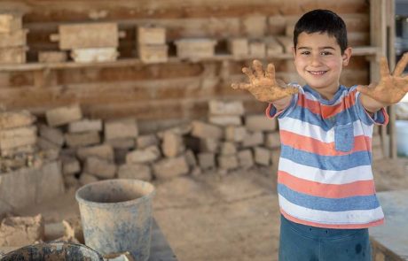 הופכים את החושך לאור: חנוכה 2025 בצפון הנגב