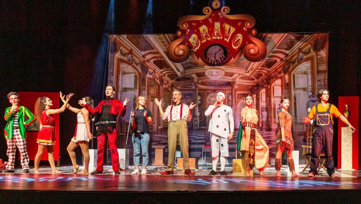 קרקס בראבו גאה להציג: לילה מטורף במוזיאון