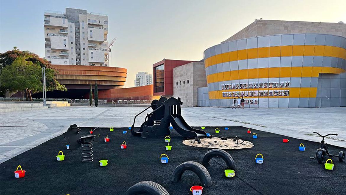 אצלנו בגן: חולון עיר הילדים הקימה את מיצג “גן הילדים החטופים”