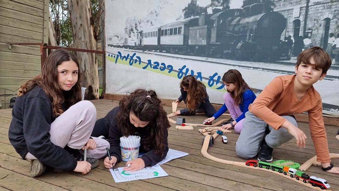 רכבת העמק בכפר יהושע: המופע שמביא את ים המלח לעמק יזרעאל
