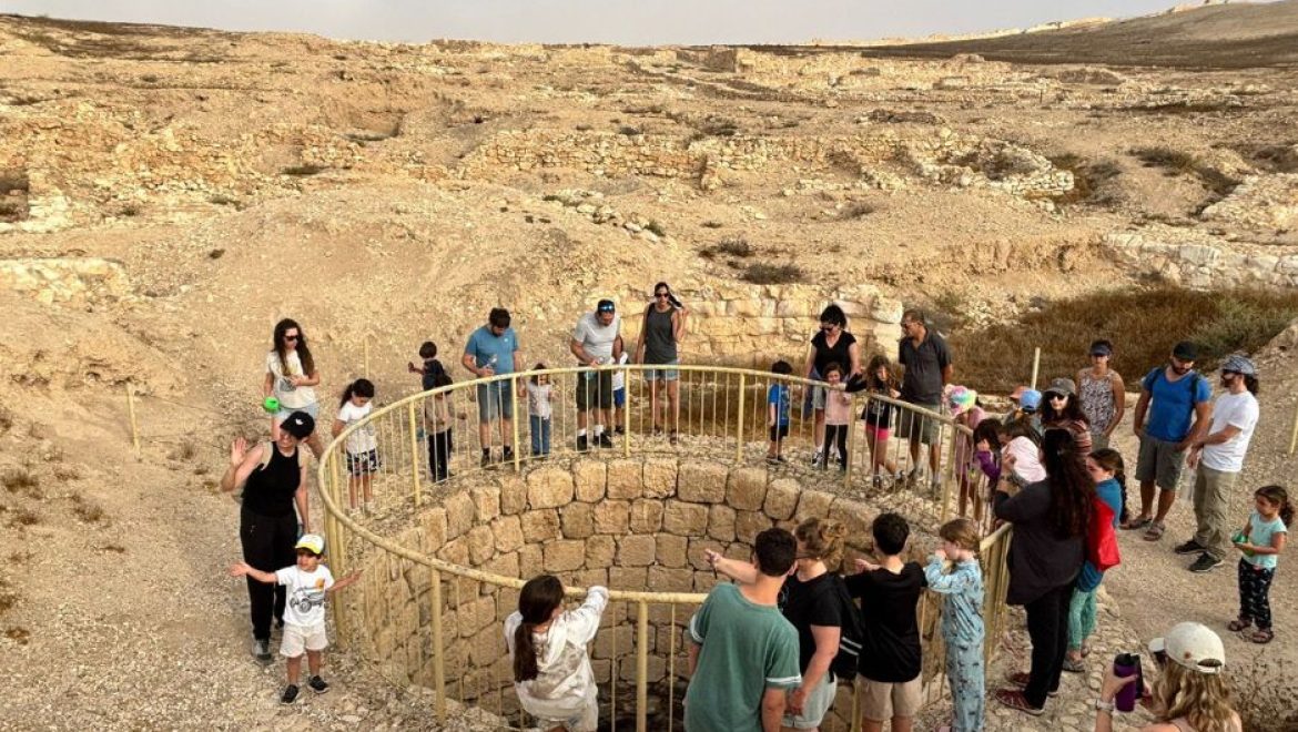 עשרות אלפי מבקרות/ים בשמורות הטבע ובגנים הלאומיים