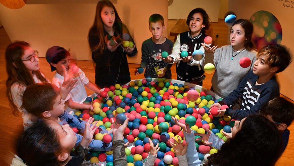 האור הפנימי: חנוכה שמח במרכז מהותי מקבוצת אריסון