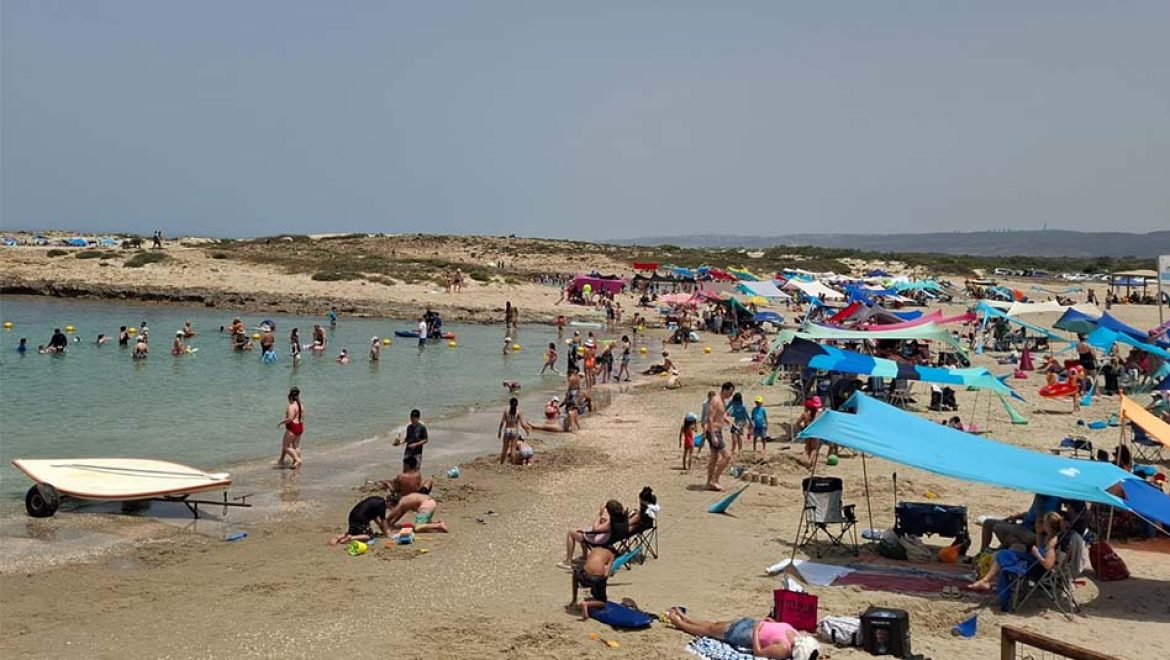 רבבות משפחות פקדו בשבת השרבית את אתרי המים