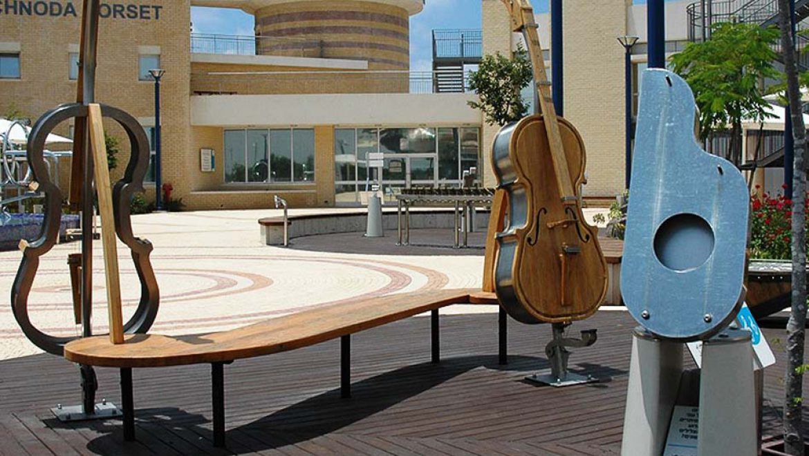 איך מכינים מטף ביתי ואיך גורמים לזיקוק לדלוק בתוך קערת מים?