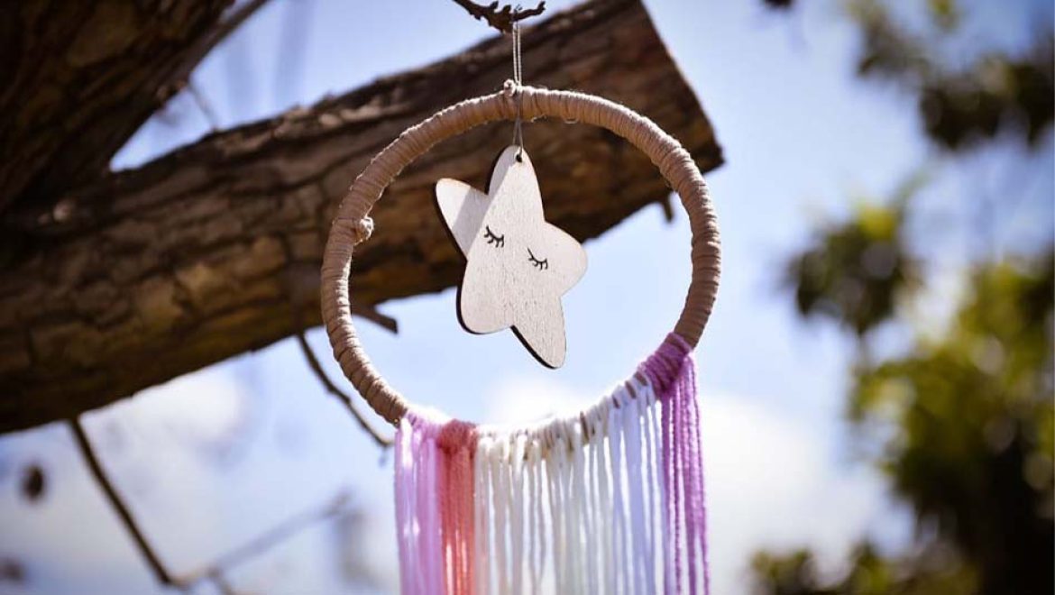 “עוטפים את הילדים בחלומות טובים”: פרויקט אמנות המגשים חלומות