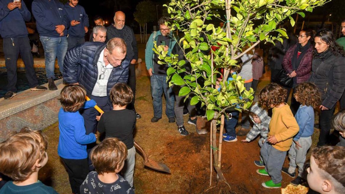 נטיעת העץ הראשון ב- 2025 וציון דרך בפרויקט “יער עירוני” בת”א