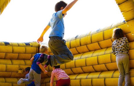 המשפחות על ילדיהן, מוזמנות להפנינג קיץ חינמי, במתחם רוזנפלד בפ”ת