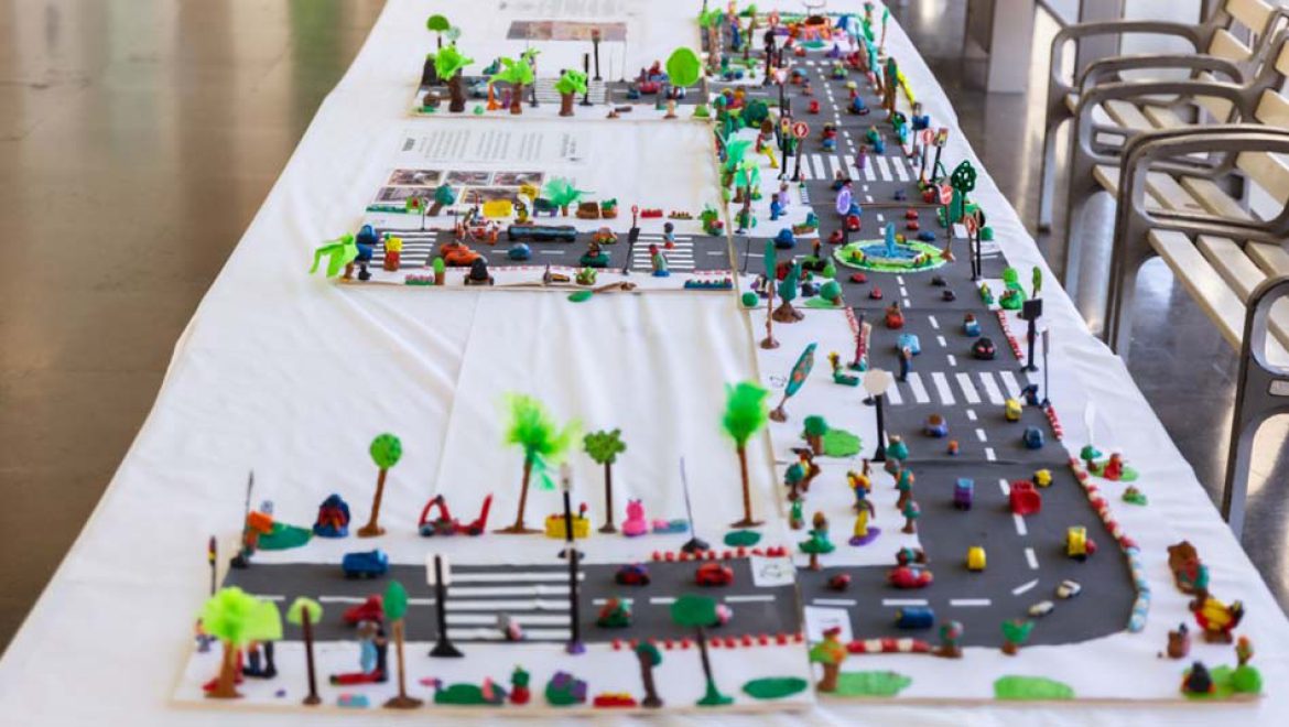 אמנות בזה”ב: ילדי/ות תל אביב-יפו מציירים ומעצבים זהירות בדרכים