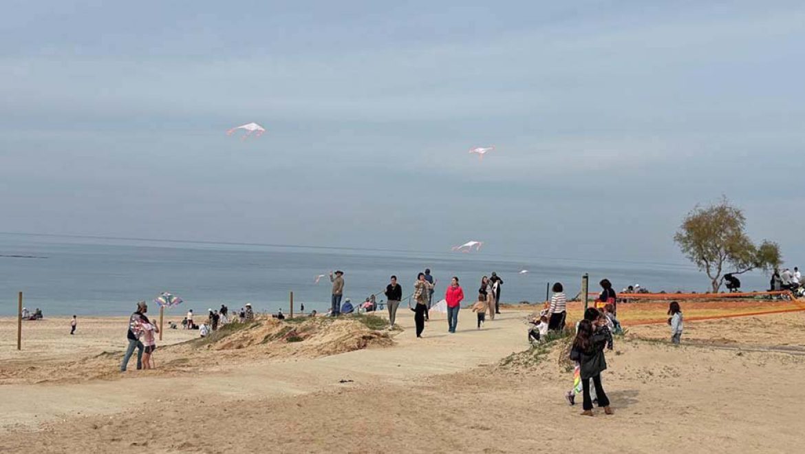 גן לאומי חוף פלמחים: עפיפון, מטריה ומשחק משימות