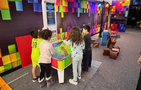 “שלושת החזרזירים בונים בניינים”: תערוכה חדשה לגיל הרך בטכנודע