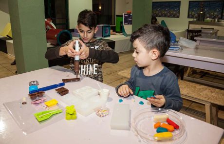 “בית השקד” בכפר תבור: יוצרים יצירות טעימות ממרציפן ושוקולד וטועמים