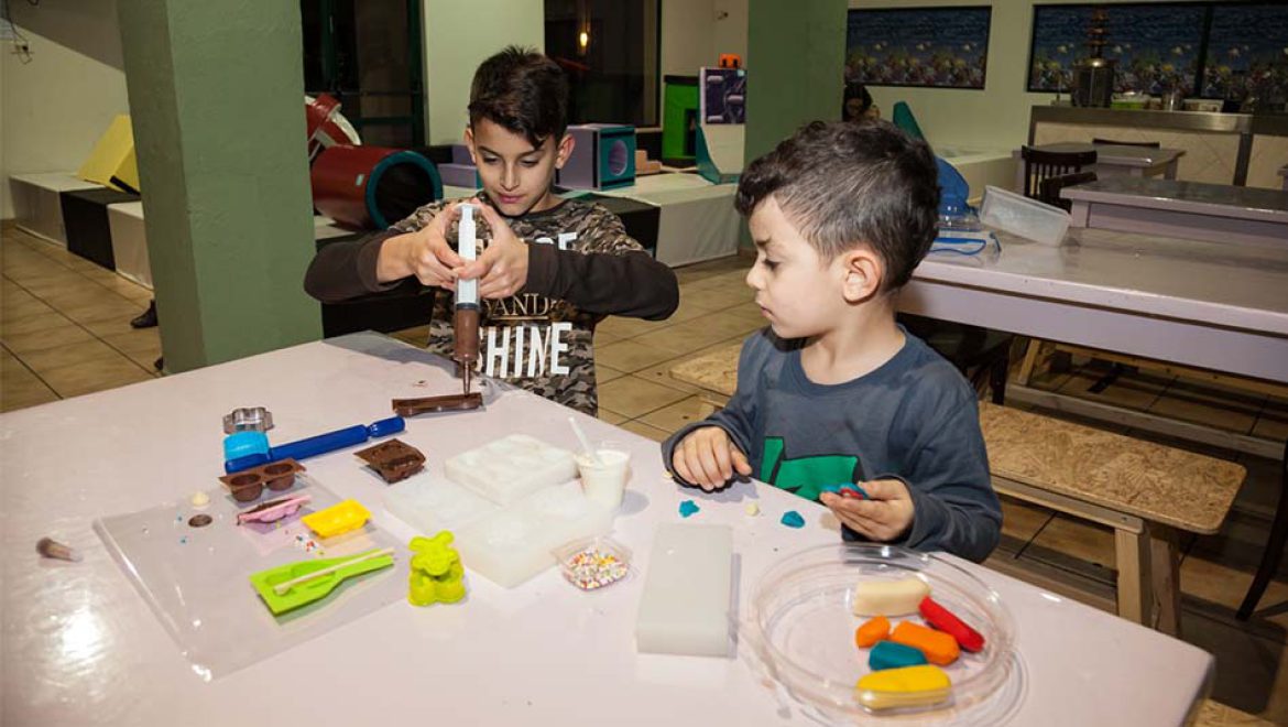 “בית השקד” בכפר תבור: יוצרים יצירות טעימות ממרציפן ושוקולד וטועמים