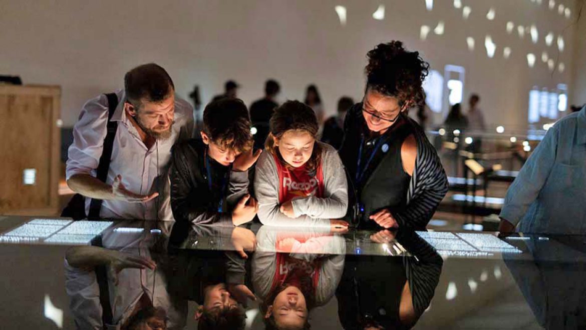 “חווית הספרייה”: חנוכה בספרייה הלאומית, עם פעילויות למשפחות וילדים