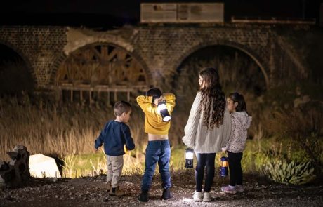 סיורי עששיות ליליים באתר “נהריים בגשר”, חוויה למשפחת