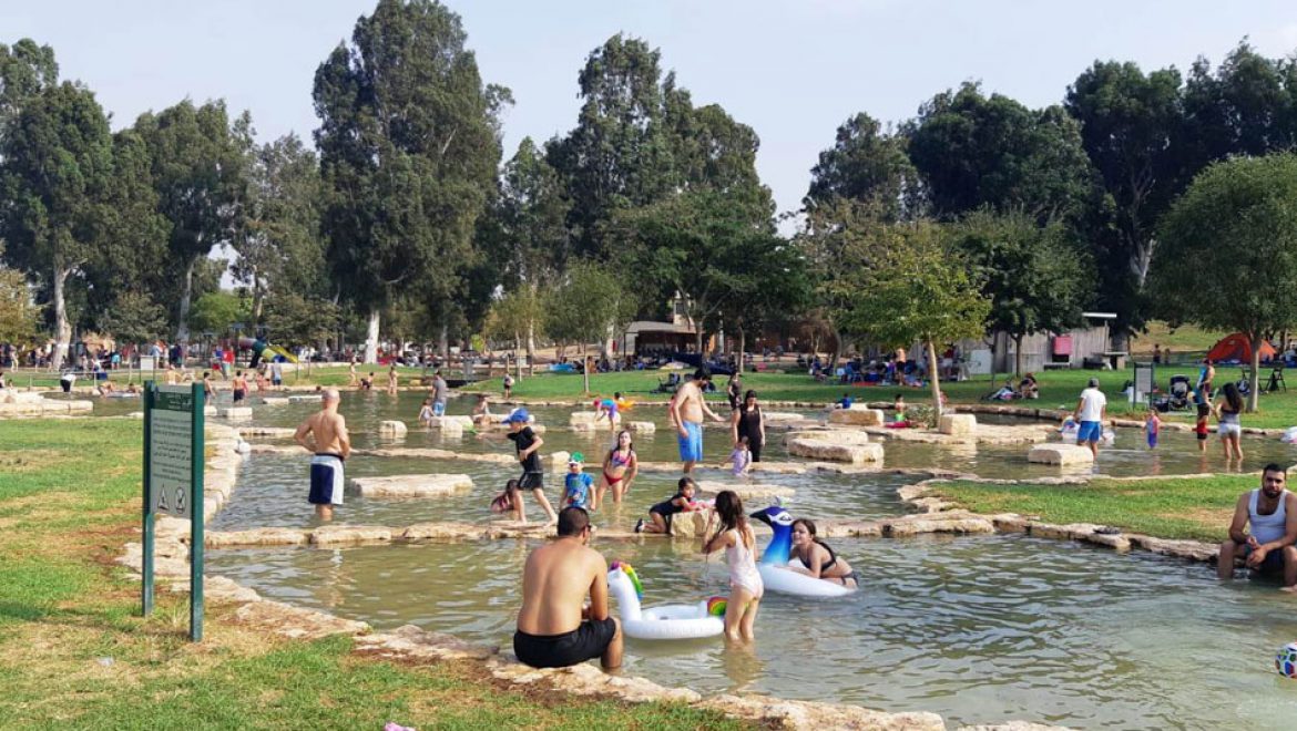 סופ”ש של ניקוי חופים, טיולים משפחתיים ונהנים